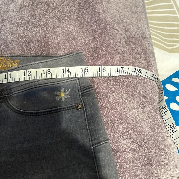 Desigual women’s skinny jeans. Size 28. - Picture 6 of 8